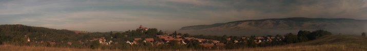 Panorama satului viscri surprinsa de pe dealul din spatele curtii de la Viscri 125
